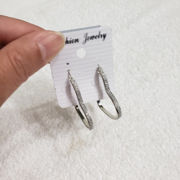 Earring - Picture 2 of 3